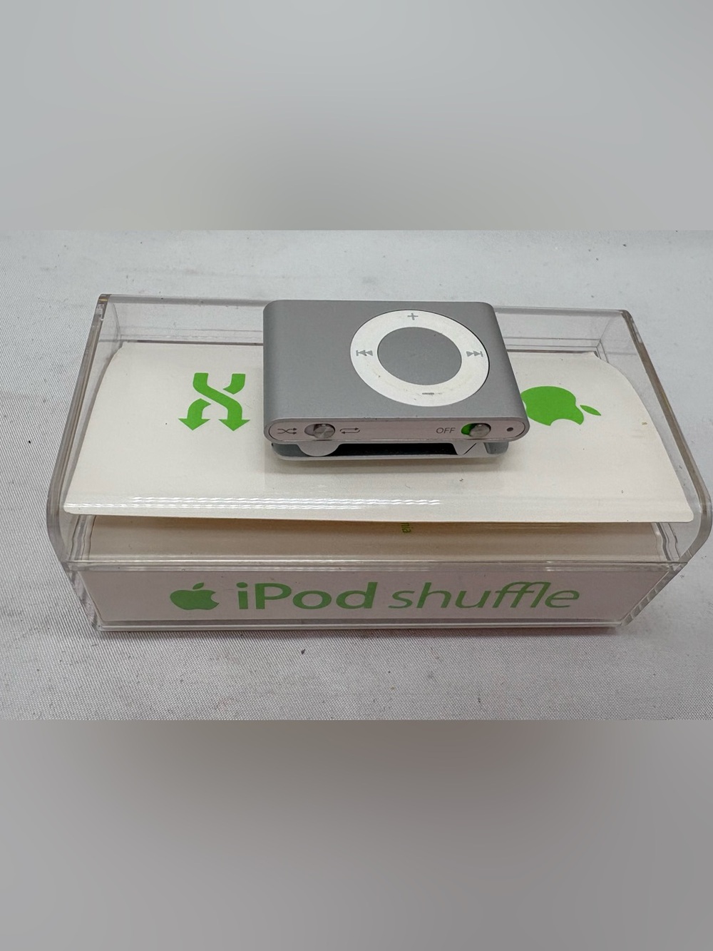 Apple iPod shuffle 2nd Gen Silver 1GB A1024 MA564LL/A - Untested & No OEM Dock